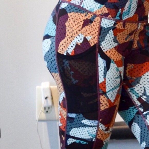 ✨LAST ONE✨ colorful chic athletic leggings - Picture 3 of 3